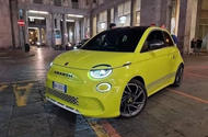 Abarth 500 EV front quarter static leaked Cochespias