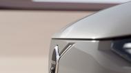 Volvo EX90 Covered body coloured grille frame
