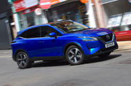 Nissan Qashqai 2022 front quarter cornering