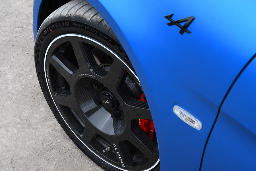 alpine-a110-r-uk-fd-2023-carbon-fibre-front-wheel