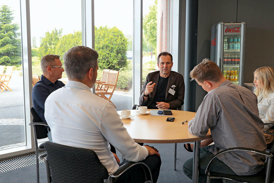Thomas Schäfer speaking at round table