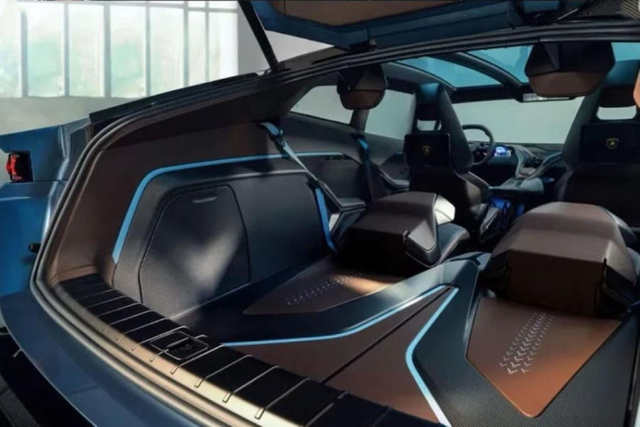 Lamborghini Lanzandor boot