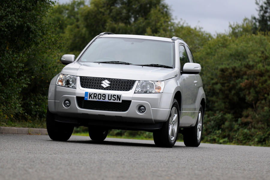 Suzuki Grand Vitara front quarter cornering