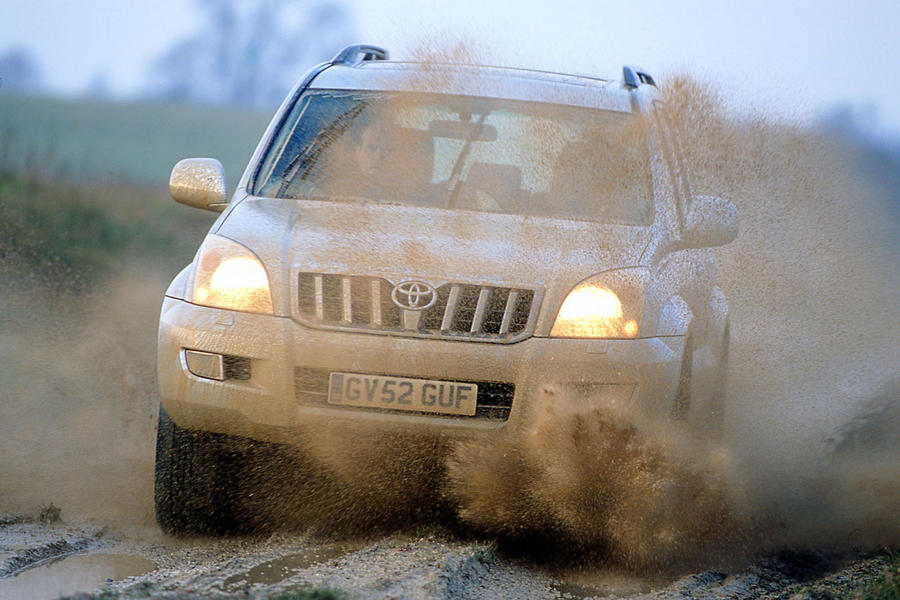 Toyota Land Cruiser front driving through mud