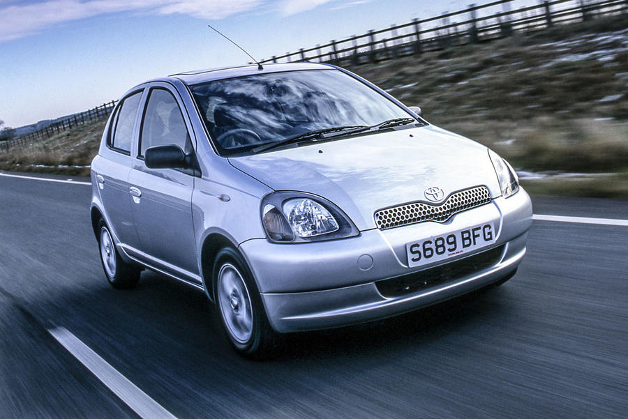Toyota Yaris 1999 front quarter tracking