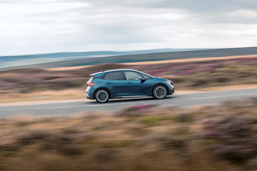 Cupra Born – side tracking