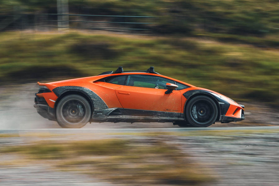 Lamborghini Huracan Sterrato driving on dirt – side