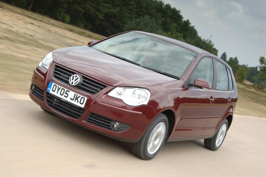 2005 Volkswagen Polo driving – front quarter 