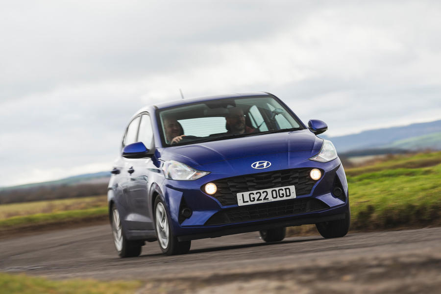 Hyundai i10 driving – front