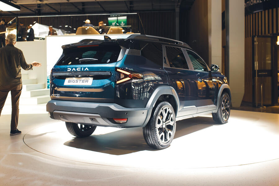 Dacia Bigster at the 2024 Paris motor show – rear