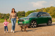 MINI Countryman with family