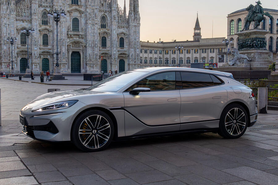 Denza Z9GT – side
