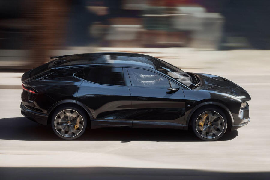 Lotus Eletre 900 side tracking