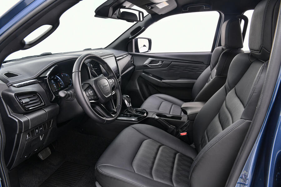 Isuzu d-max EV interior