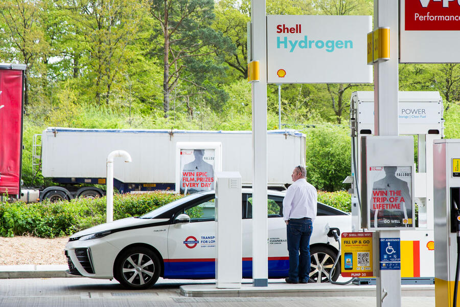 Mk1 Toyota Mirai refuelling