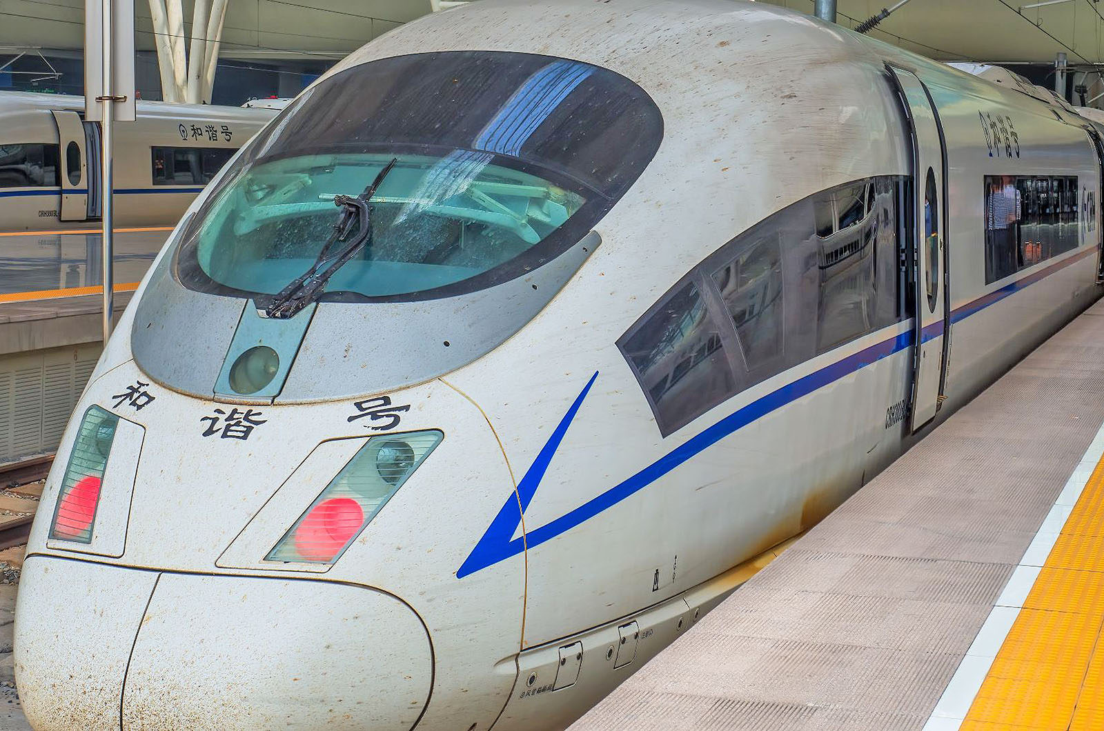 5. China Railway CRH3 – 303mph