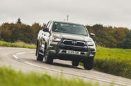 toyota hilux invincible 2025 jh 23